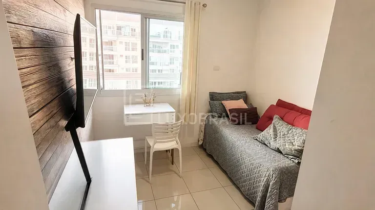 Furnished apartment with 3 bedrooms and 200 m² — photo 9
