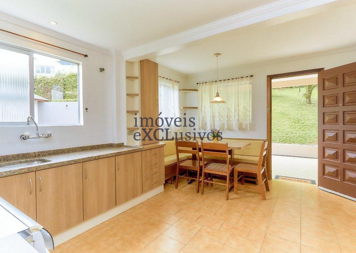 Ванна та 5 спалень: будинок 500 м² — photo 3