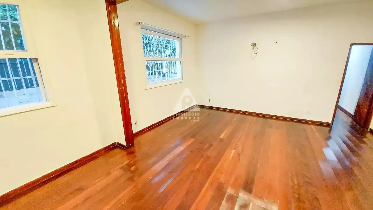 2-bedroom apartment with a walk-in closet — photo 9