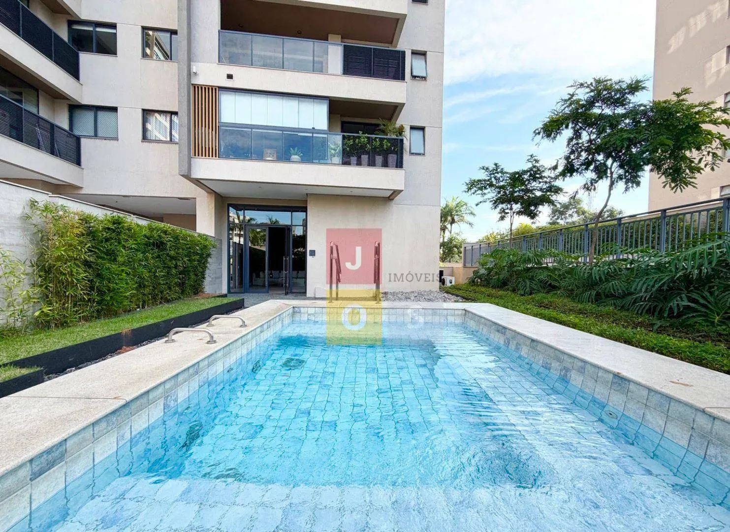 80 m² apartment with 2 bedrooms and a glass balcony — photo 80