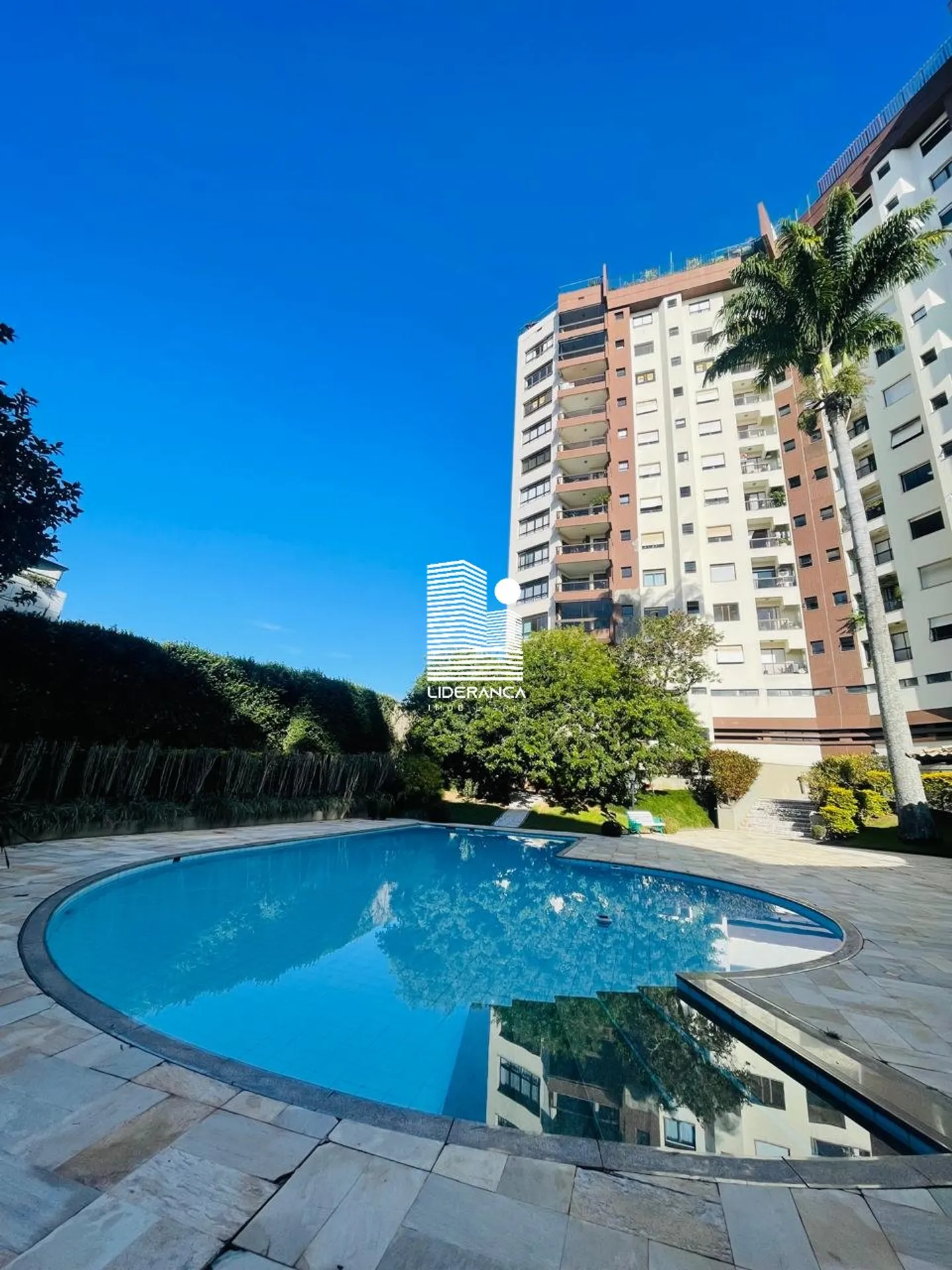 350 m² apartment with 3 en-suite bedrooms and 3 parking — photo 16