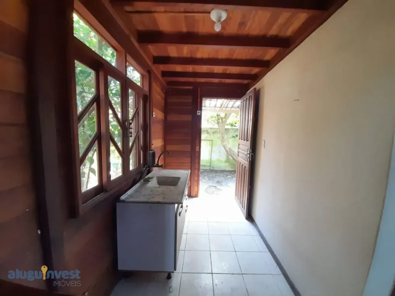 House with 1 bedroom and wood floors, plus garden — photo 4