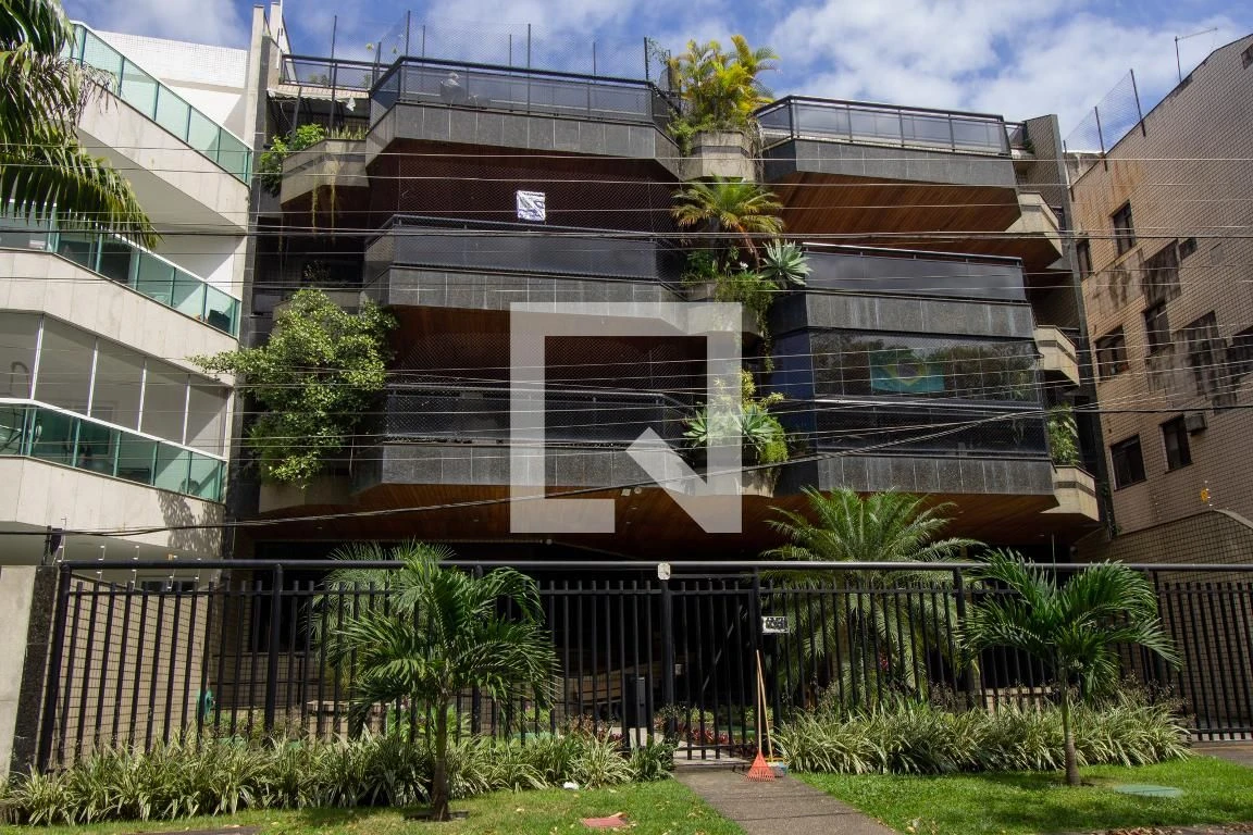 200 m² apartment with 3 bedrooms and 2 parking spaces — photo 44