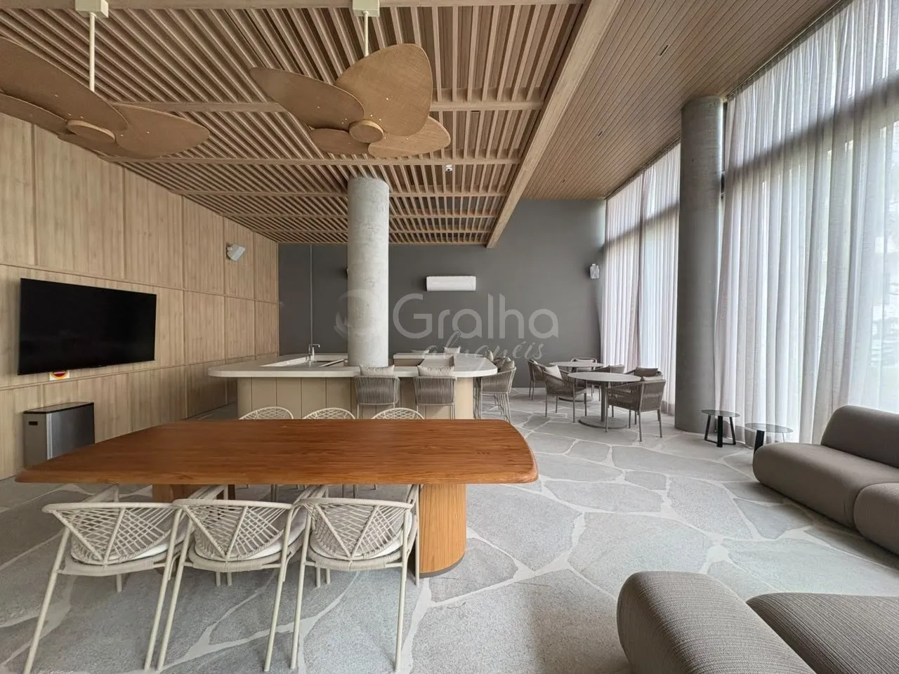 Квартира с 3 спальнями и грилем на балконе — photo 39
