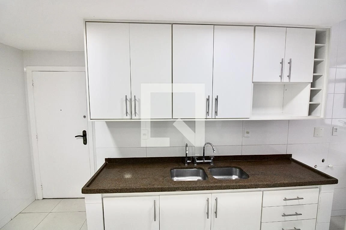 3-bedroom apartment, 1 with its own bathroom, 200 m² — photo 8
