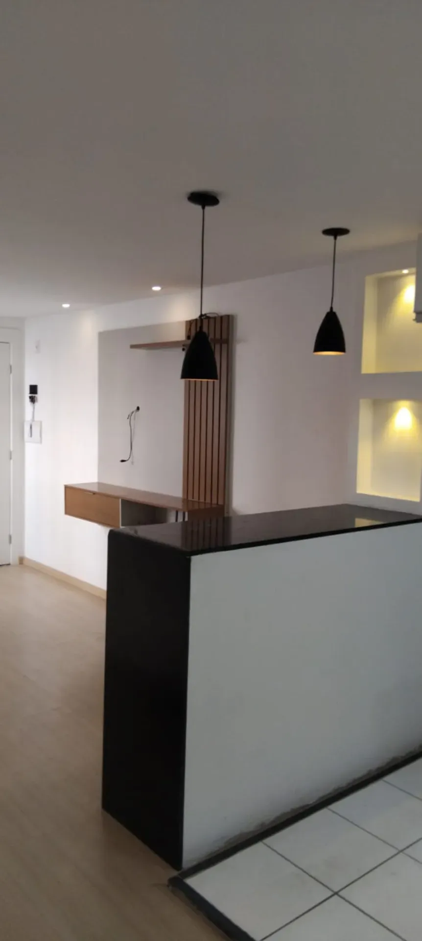 Дерев'яна підлога або ламінат та 1 спальня: квартира 42 м²
