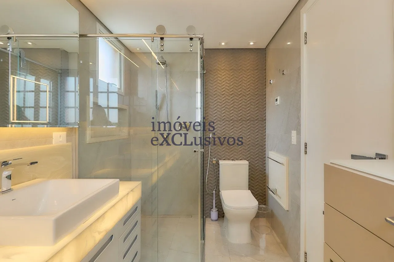 Floor-to-ceiling windows in a 3-bedroom apartment, 146 m² — photo 36