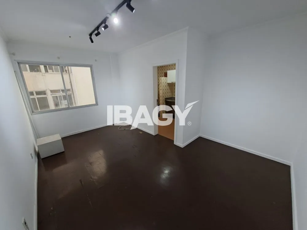 Apartamento de 1 dormitório com fogão a gás na cozinha — photo 2