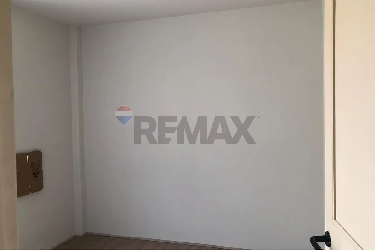 63 m² apartment with a washing machine and a bathtub — photo 31