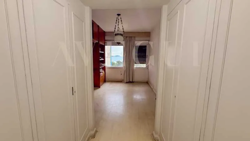 210 m² apartment with a balcony, 3 bedrooms and 5 baths — photo 17