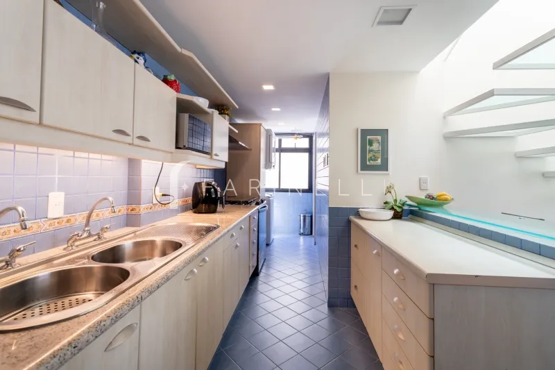 Furnished apartment, 189 m², with a grill on the balcony — photo 35