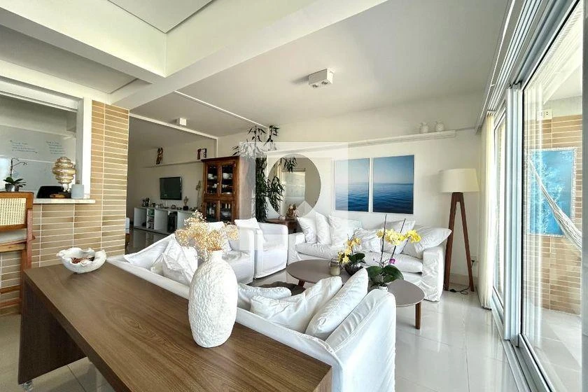 Furnished apartment, 196 m², with a glass-enclosed balcony — photo 5