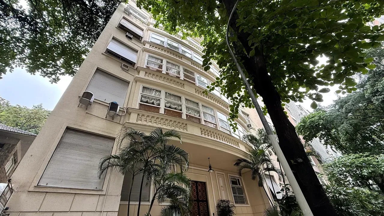 4-bedroom apartment, 1 with its own bathroom, 240 m² — photo 16