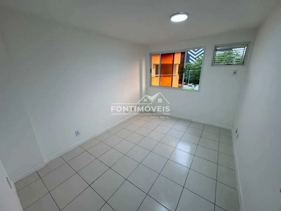 One-bedroom apartment in a building with a pool — photo 7