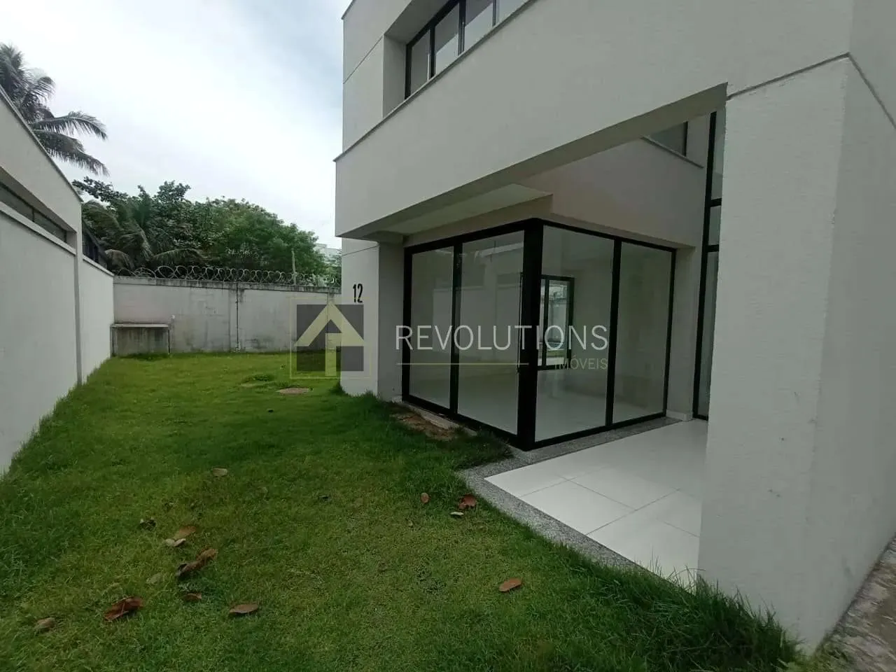 Casa sin amueblar con 4 dormitorios y balcón — photo 19