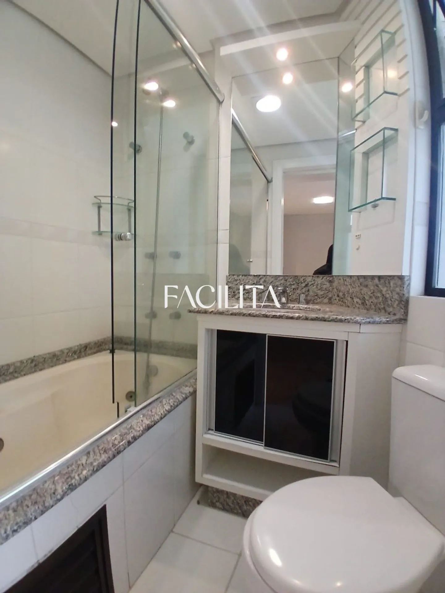 Apartamento de 3 dormitorios con baño en suite y balcón — photo 2