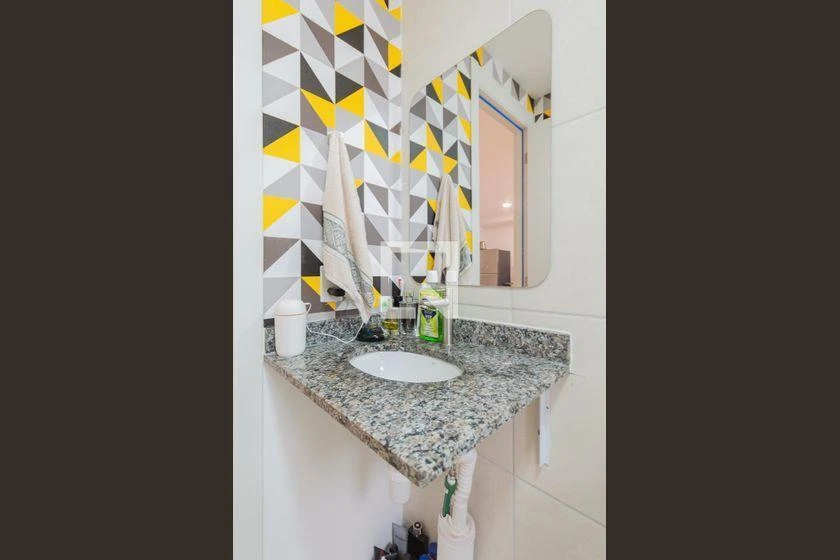 Apartamento de 1 dormitorio con balcón acristalado y 32 m² — photo 25