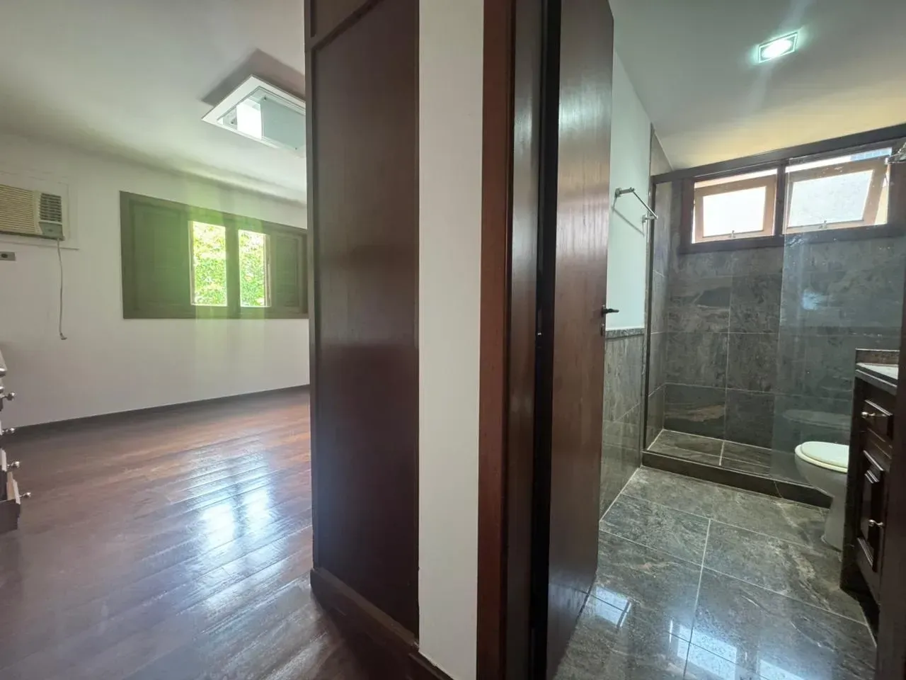 House with 5 suites and an integrated kitchen — photo 16