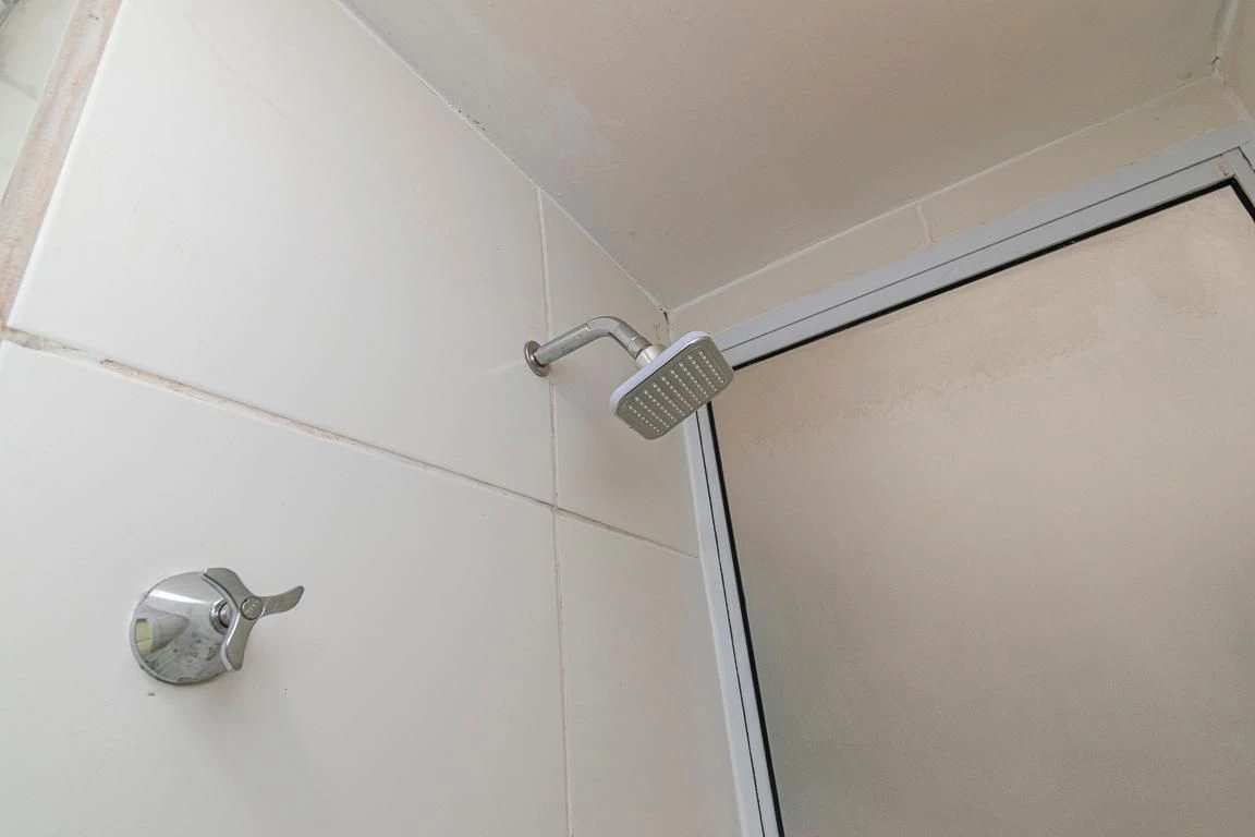 2-bedroom apartment in a building with a gym — photo 15