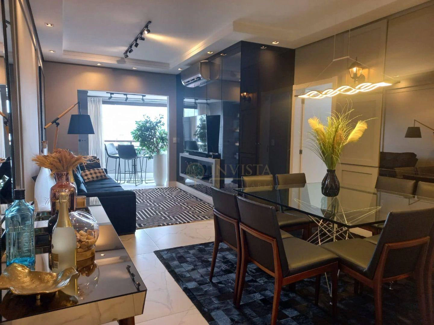 Apartamento mobiliado de 159 m² com 3 quartos e 3 banheiros