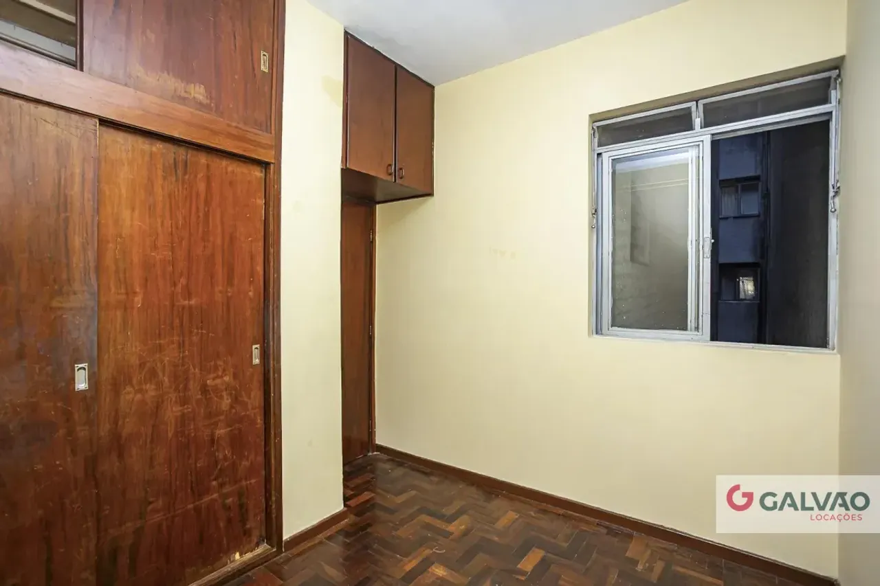 Apartment with 2 bedrooms and wood flooring — photo 5