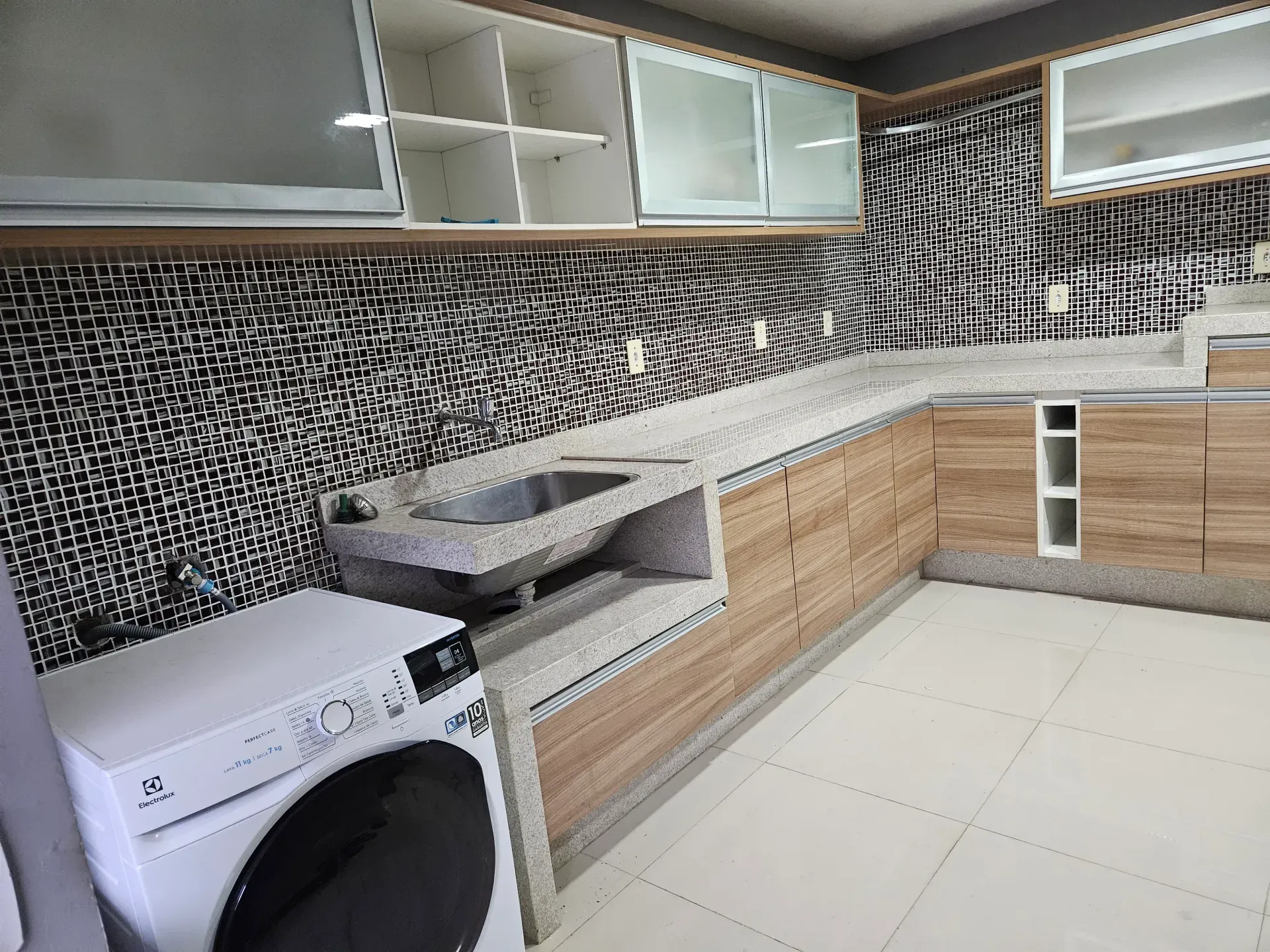 6 quartos e janelas do piso ao teto: casa de 504 m² — photo 45