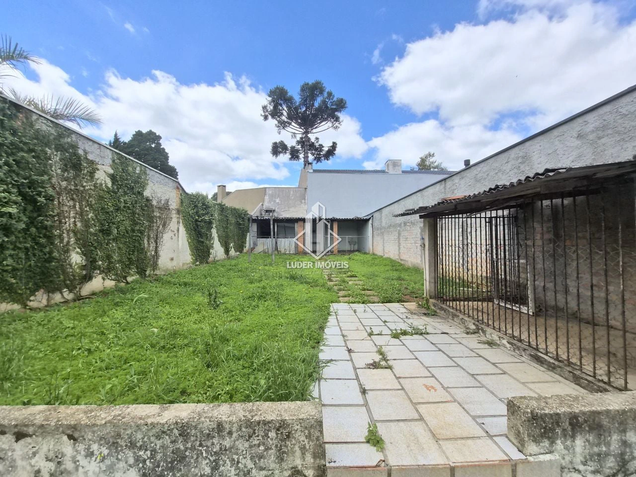 4-bedroom house with a garden in Curitiba — photo 27