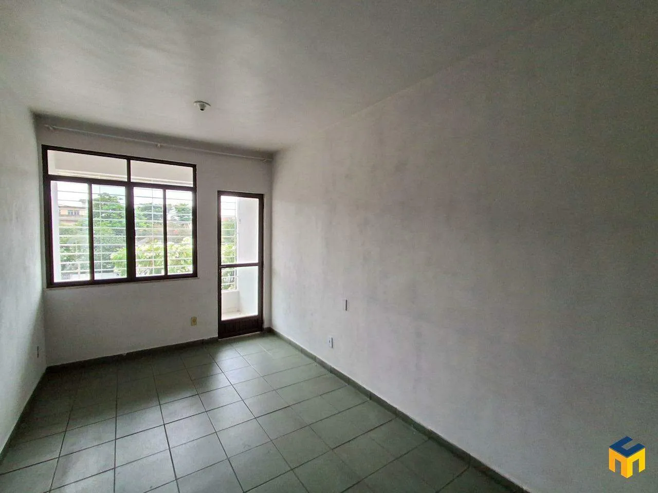 Apartment with 2 bedrooms, balcony and 1 parking spot — photo 11