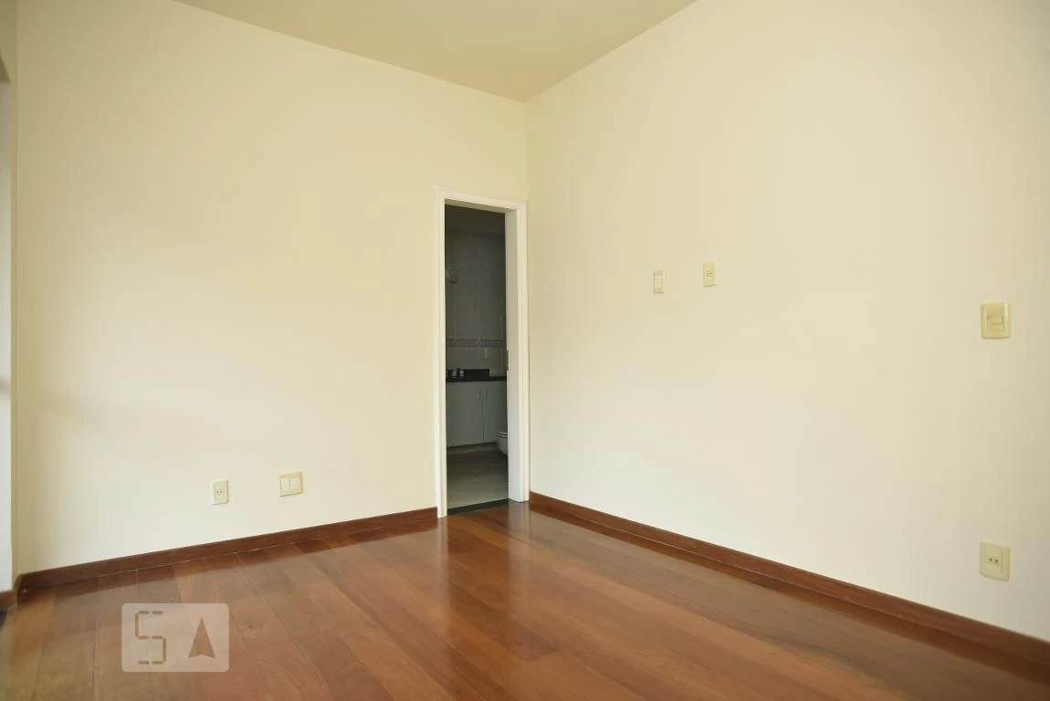 4-bedroom apartment (2 en-suite) with separate kitchen — photo 9