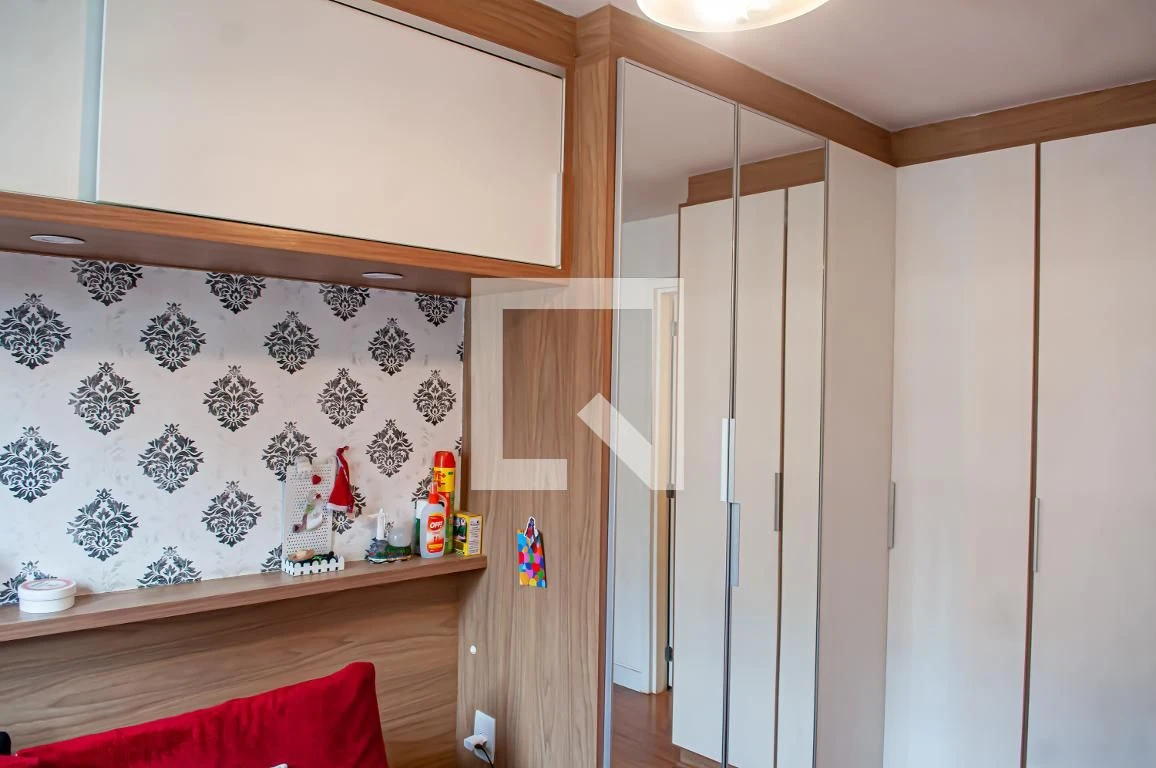 Walk-in closet in a 3-bedroom apartment, 130 m² — photo 37