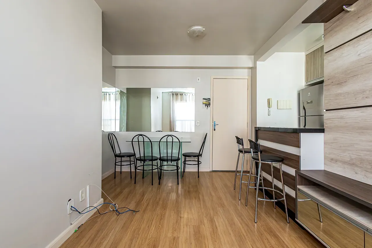 2-bedroom apartment with wood or laminate floors in Curitiba — photo 19