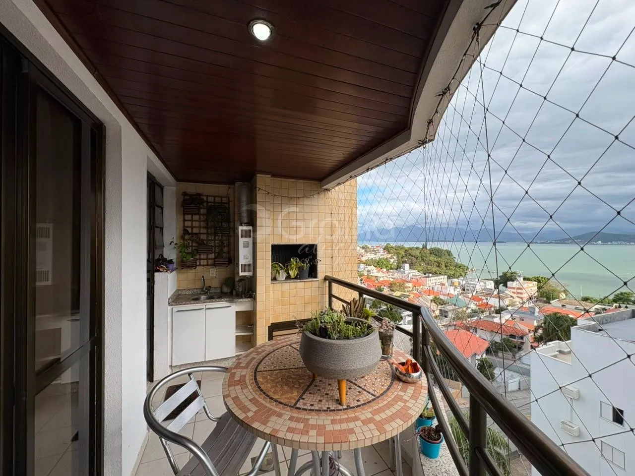 Furnished 3-bedroom apartment with an open-plan kitchen — photo 3
