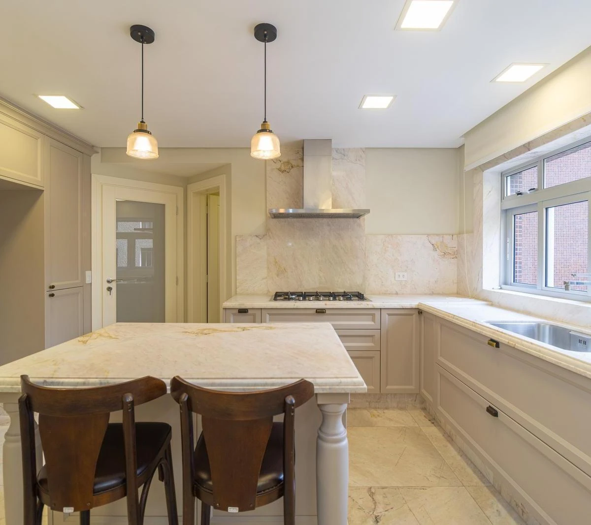 Home office in a 5-bedroom apartment, 441 m² — photo 9