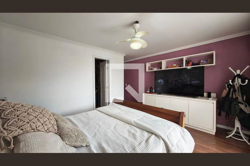 290 m² house with a bathtub and a walk-in closet — photo 25