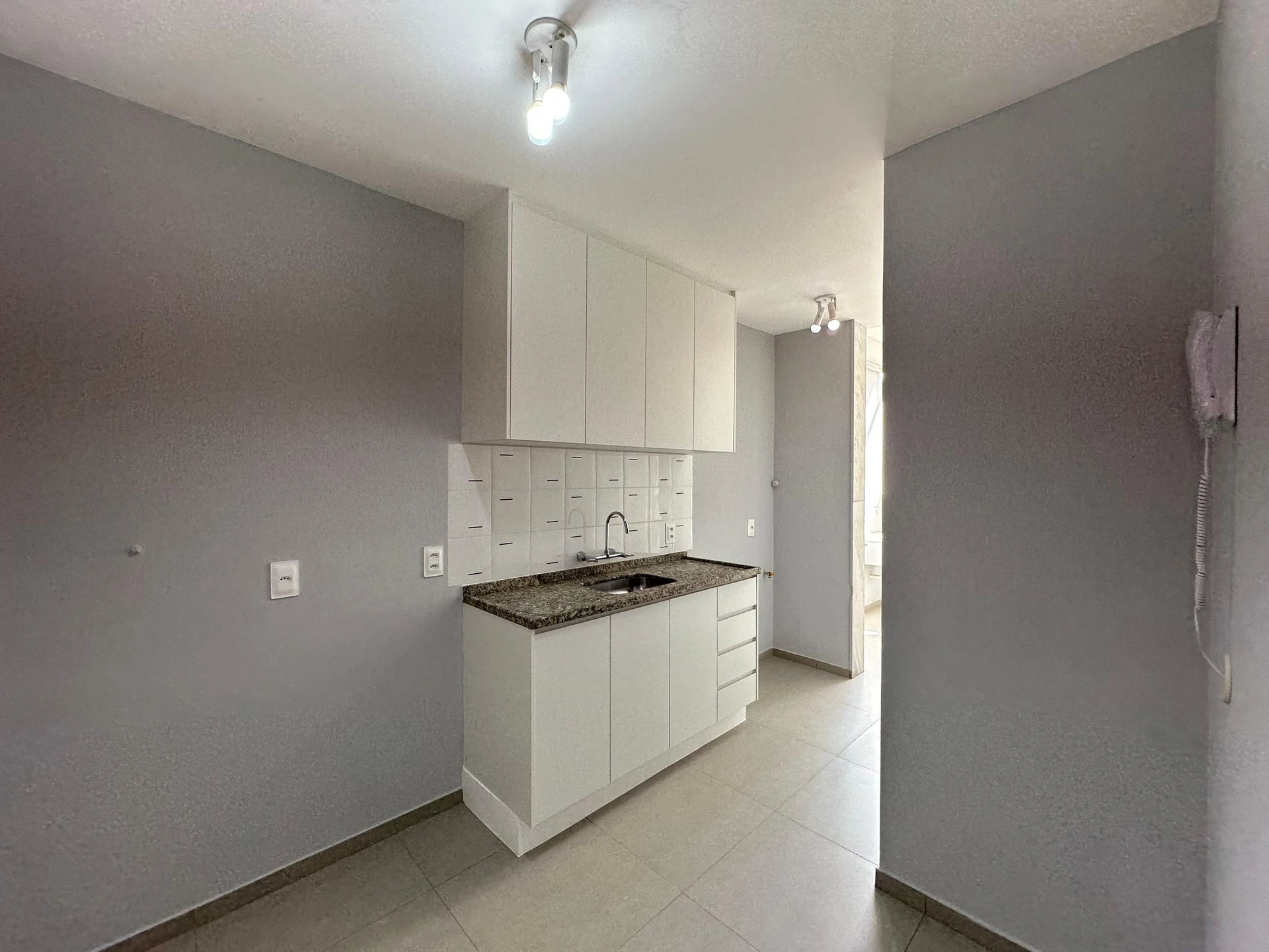 Квартира 82 м² із заскленим балконом та видом на гори — photo 54