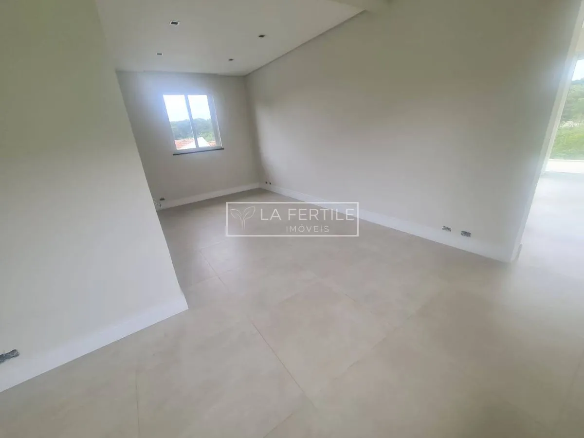 House with 3 bedrooms and floor-to-ceiling windows — photo 25