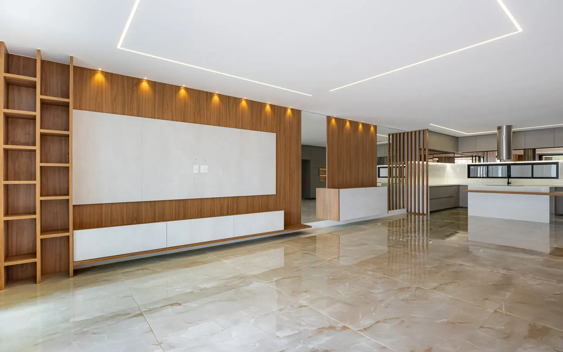 Furnished house with 5 suites and floor-to-ceiling windows — photo 7