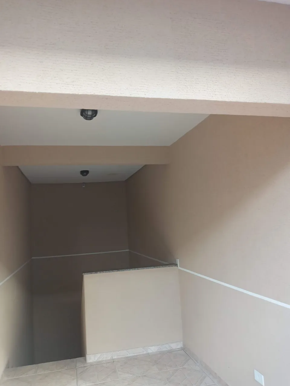 Unfurnished 2-bedroom apartment with glass shower — photo 17
