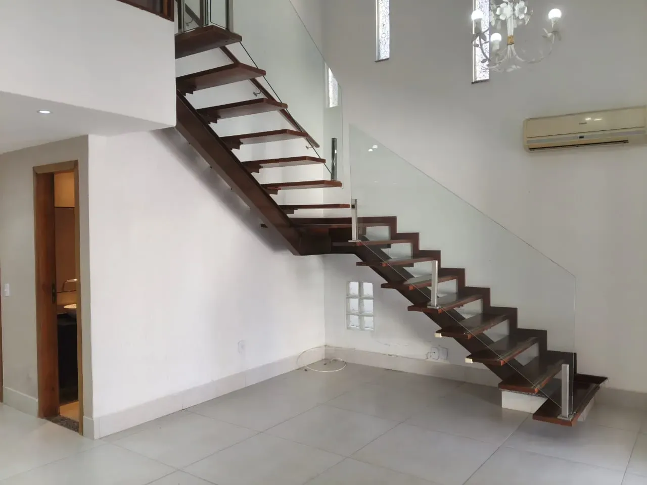 240 m² house with a garden and a grill on the balcony — photo 7