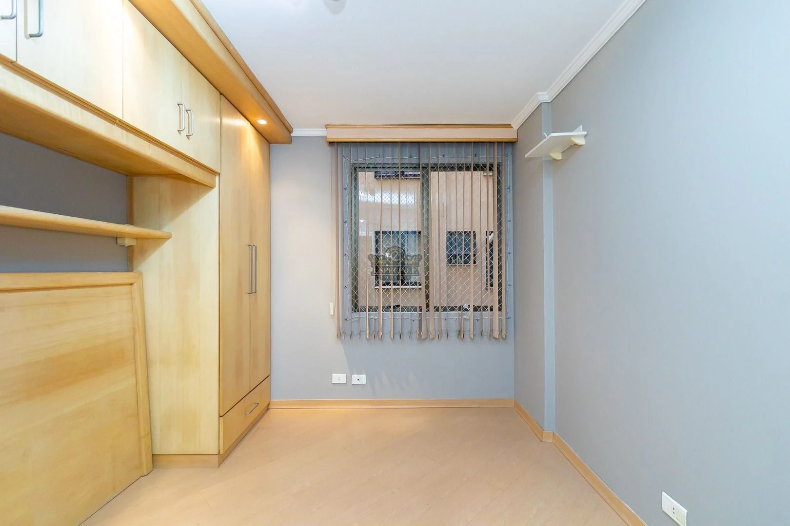 Wood or laminate floors in a 3-bedroom apartment, 86 m² — photo 26
