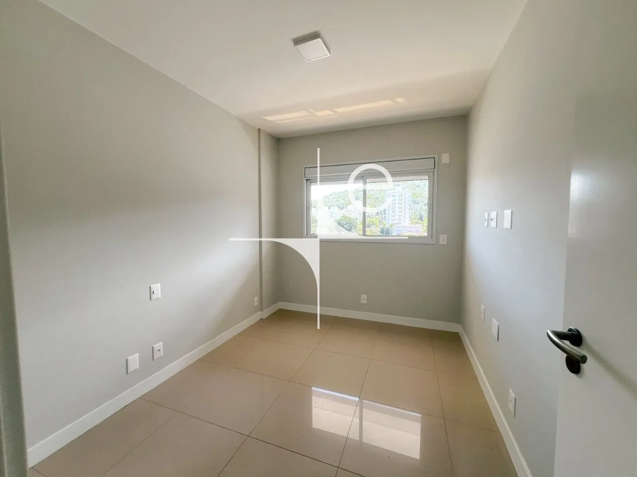 76 m² apartment with 2 bedrooms and a built-in balcony grill — photo 15
