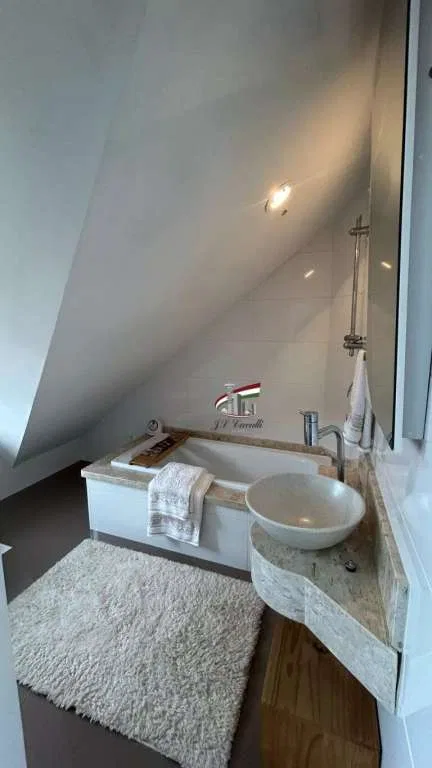 House with 4 bedrooms and a fully set-up laundry — photo 14
