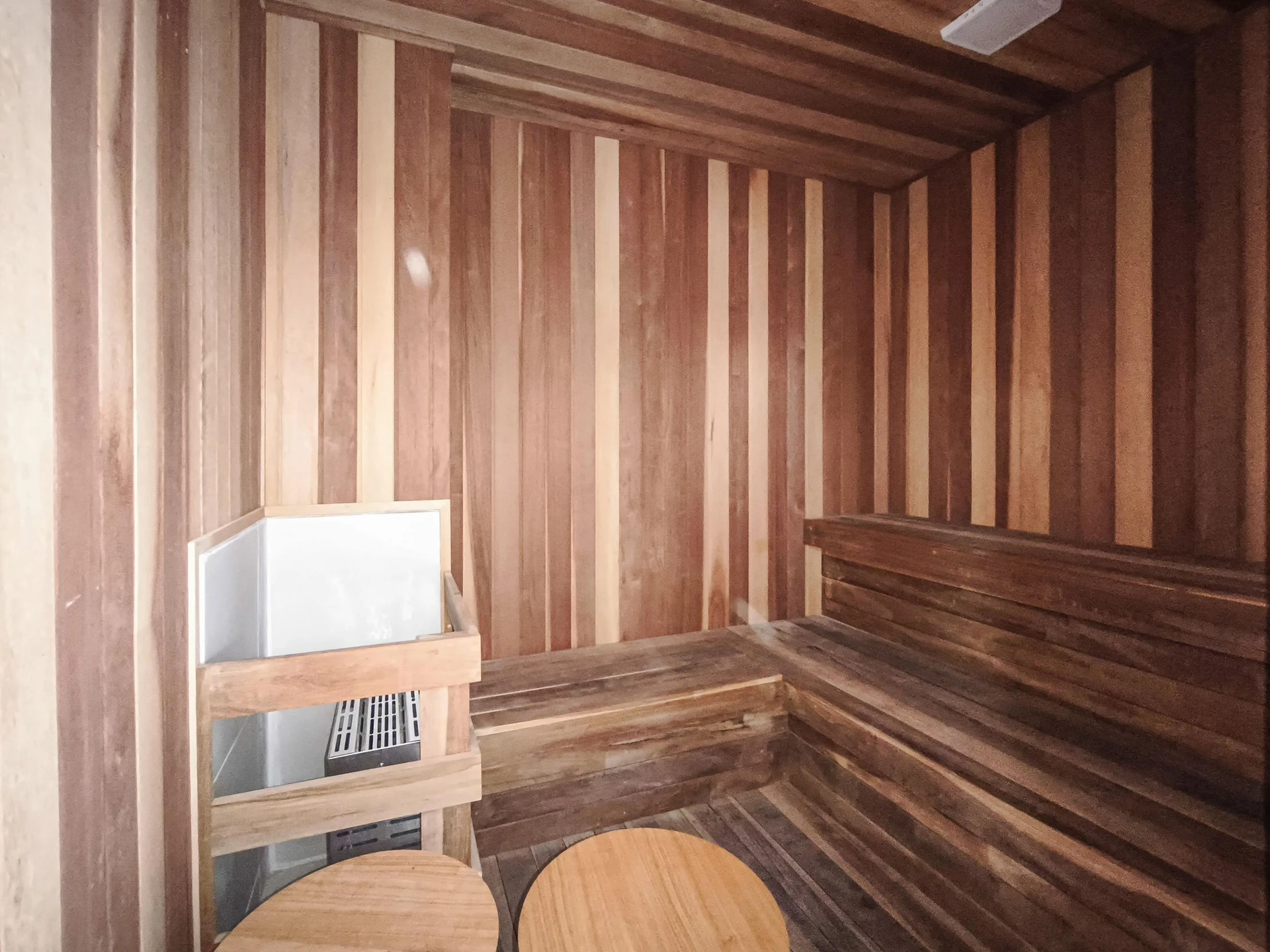 2-bedroom apartment in a building with a sauna — photo 35