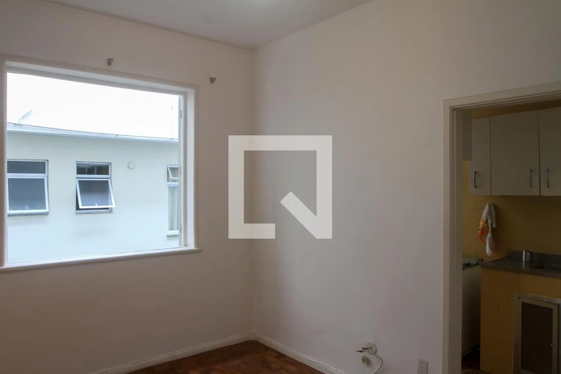One-bedroom apartment with a washing machine — photo 33