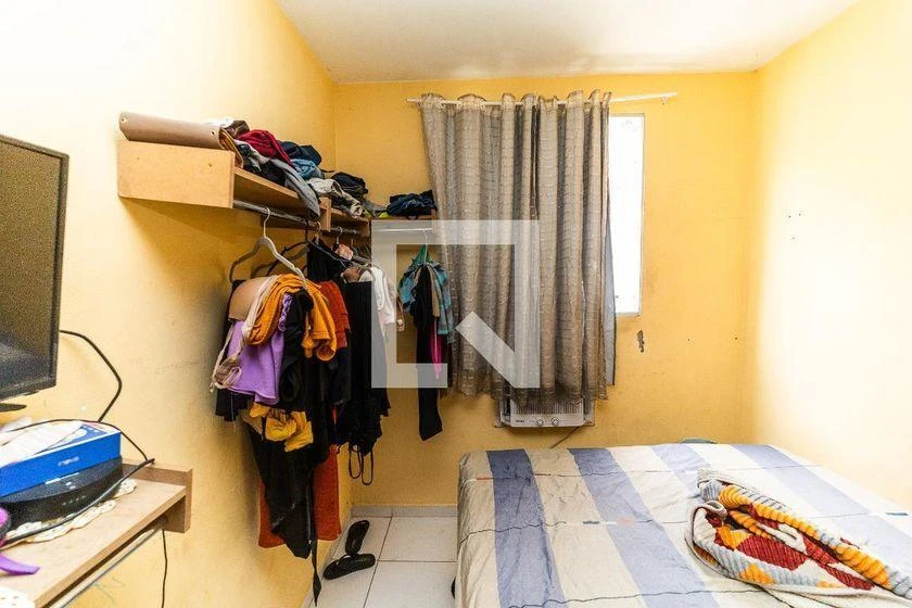 2-bedroom apartment in a building with a pool — photo 28