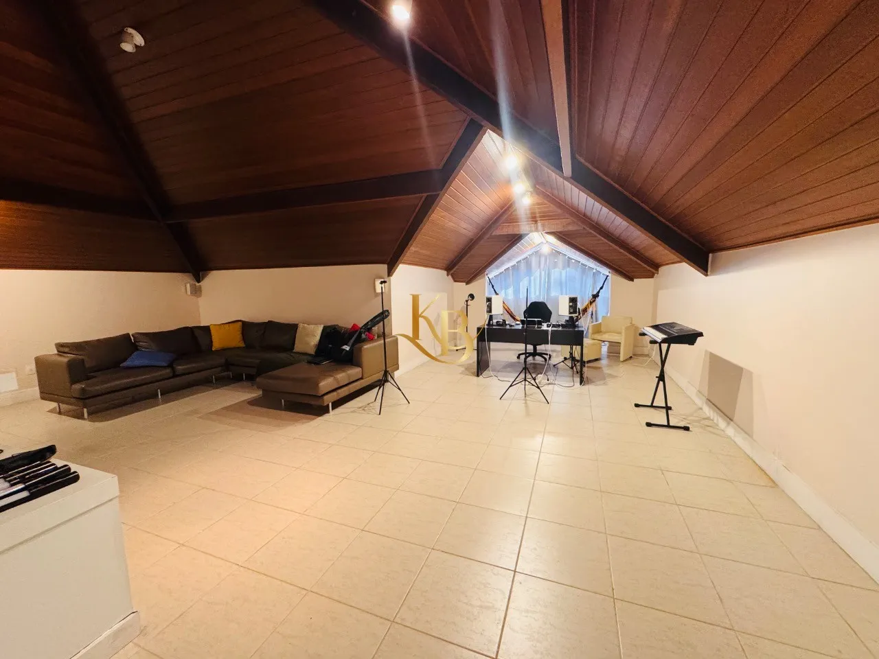 Дом 600 м² с 4 спальнями и балконом с барбекю — photo 87