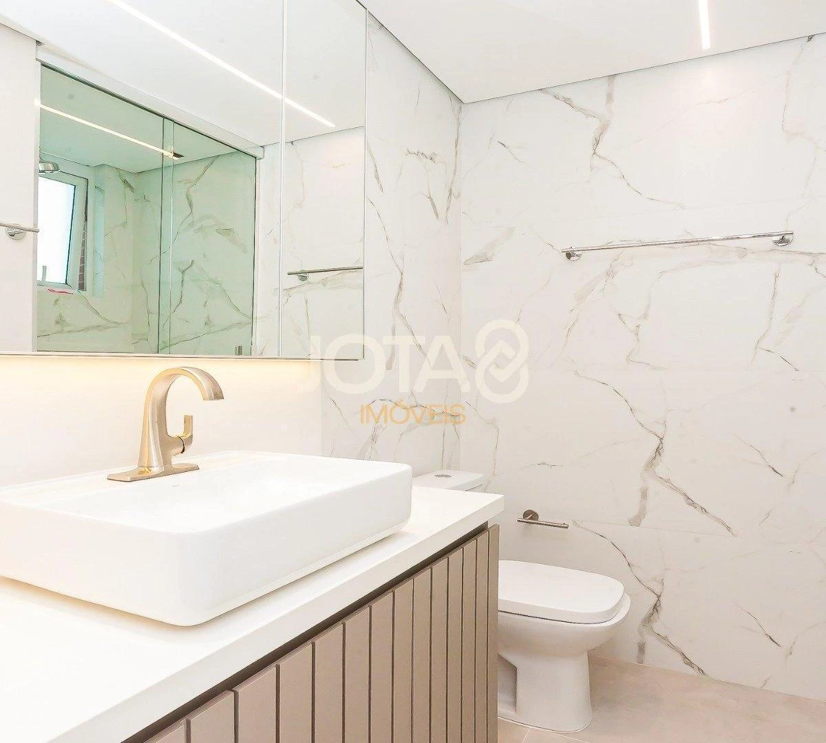 Furnished 3-bedroom apartment with 201 m² — photo 10
