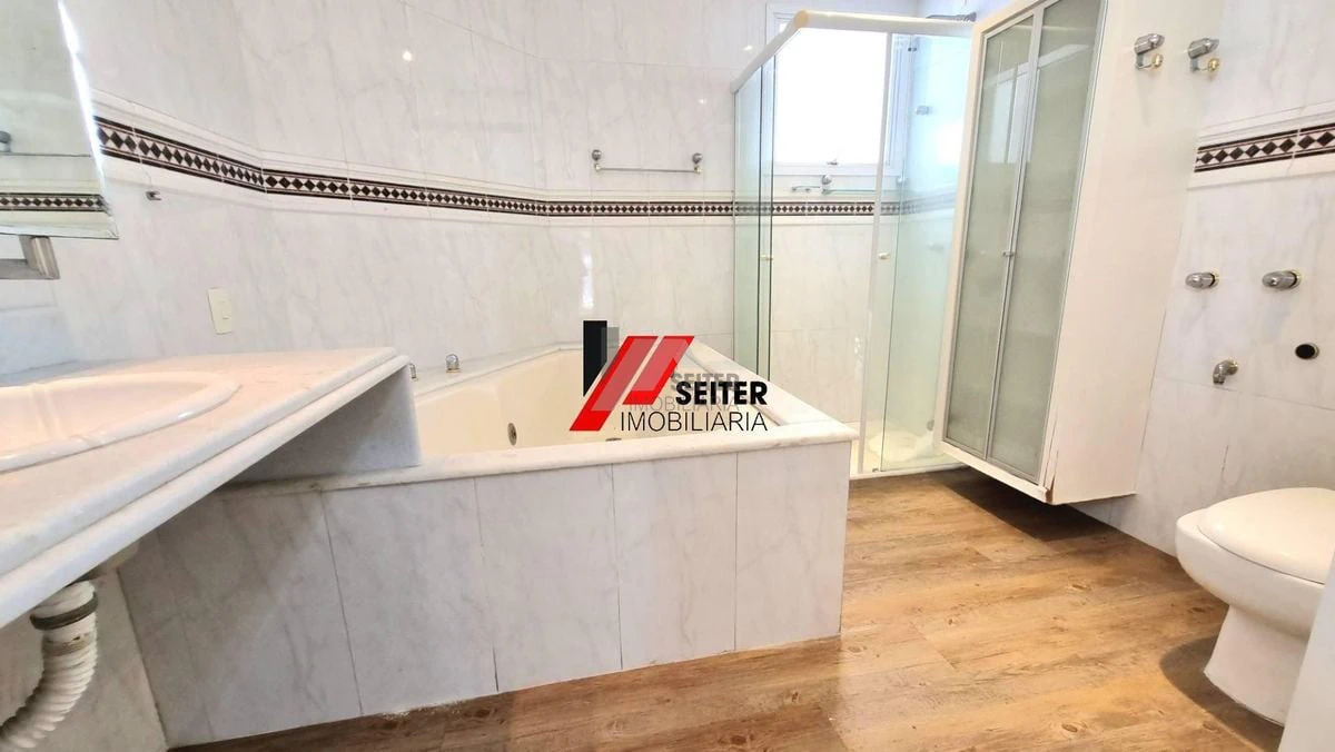 255 m² apartment with a private pool and a bathtub — photo 22