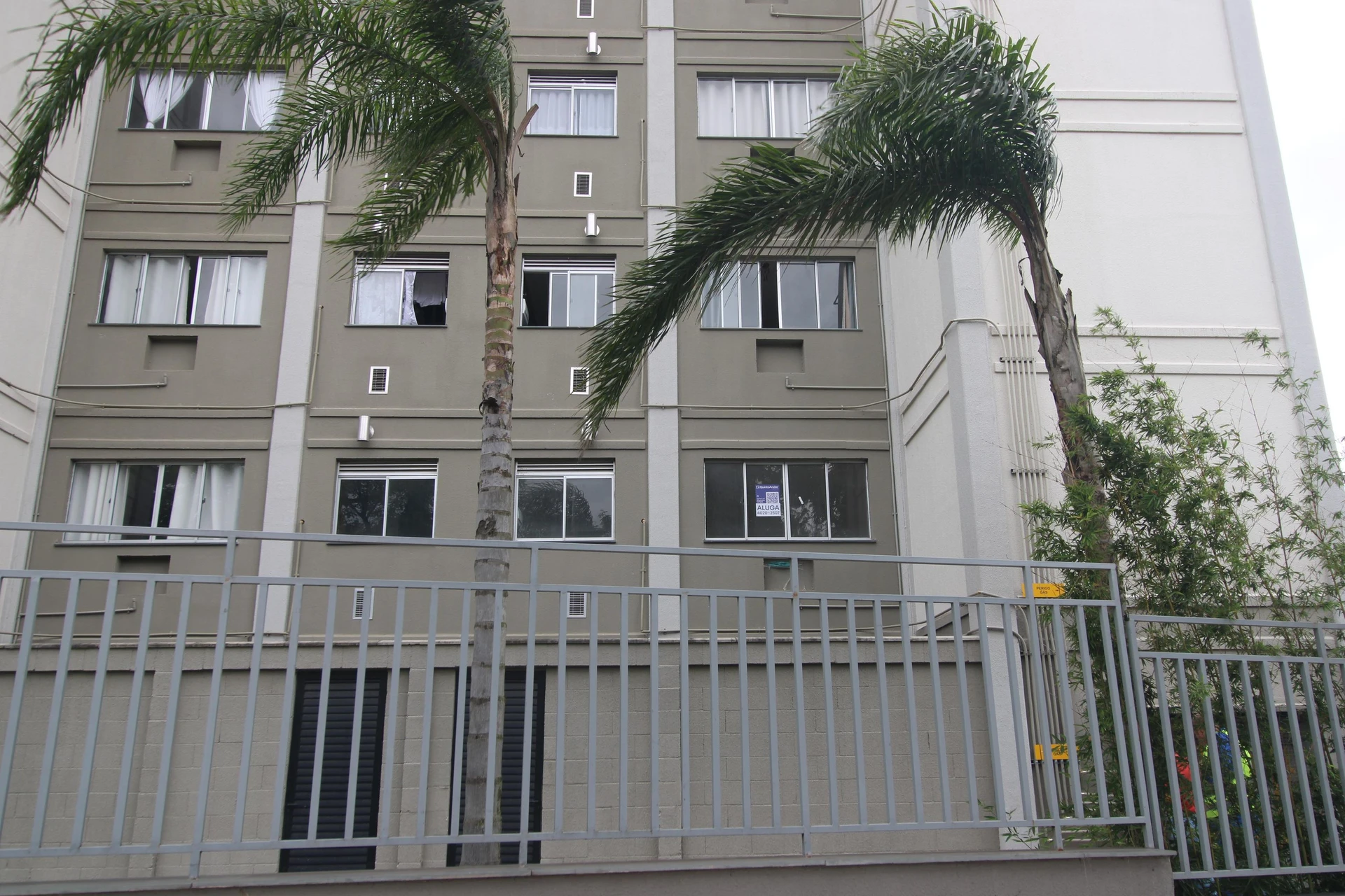 Apartamento de 2 quartos em condomínio com piscina — photo 34