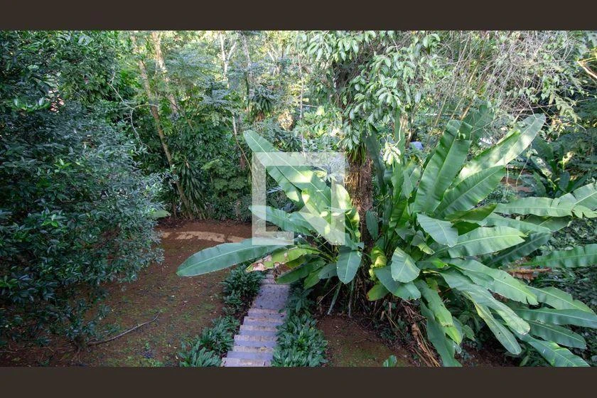 Casa com 4 quartos e churrasqueira na varanda — photo 36